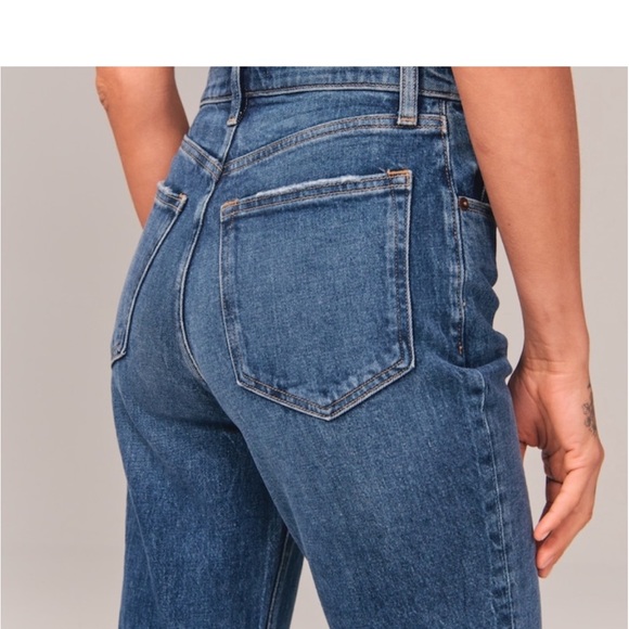 Abercrombie & Fitch Ultra High Rise Vintage Flare Jeans - Picture 4 of 12